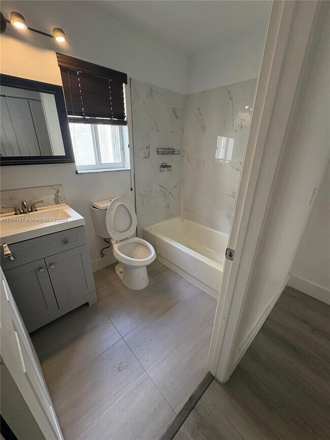 Building Photo - 1499 Presidio Dr