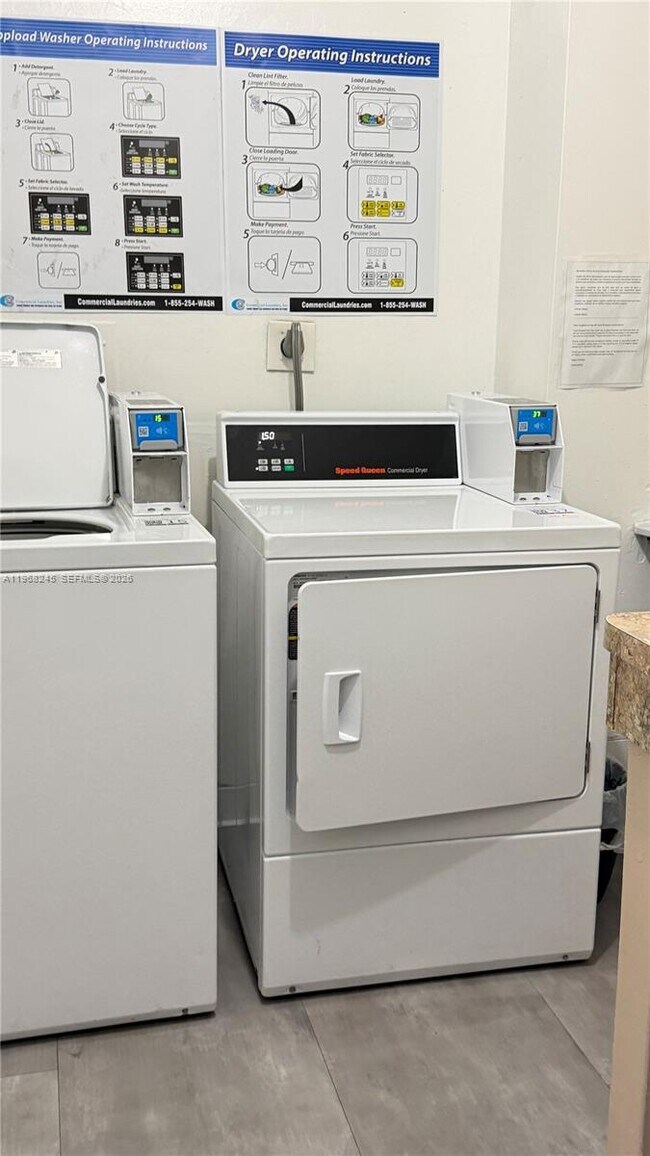 Building Photo - 20100 W Country Club Dr