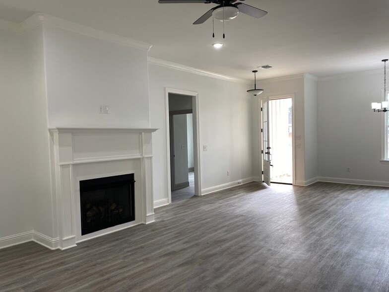 Building Photo - 222 Oak Alley Dr