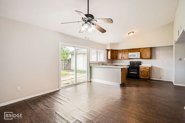 Building Photo - 8314 Kensington Dr