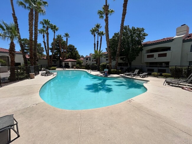 Building Photo - EXCELLANT ONE BEDROOM AND ONE BATHOOM SPRI...