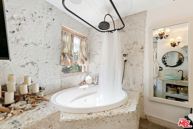 Building Photo - 2851 Seabreeze Dr