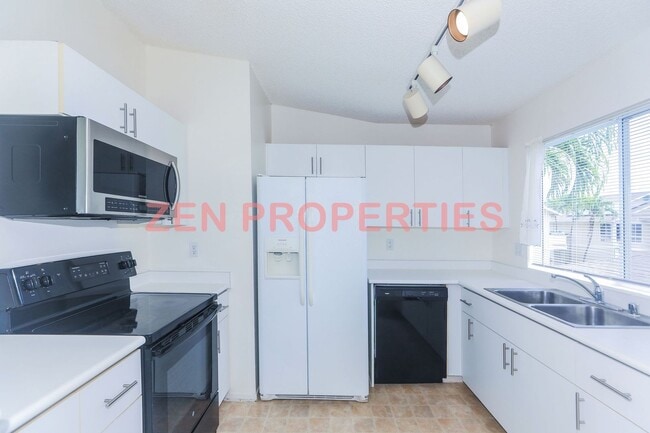 Building Photo - 2 Bedroom, 2 Bath, 2 Car Garage for rent a...