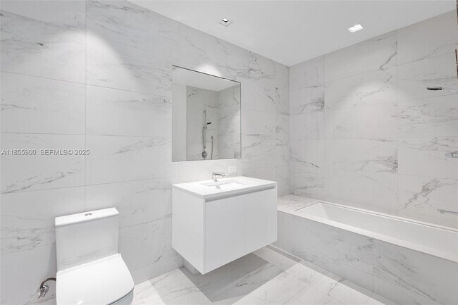 Building Photo - 1000 Biscayne Blvd