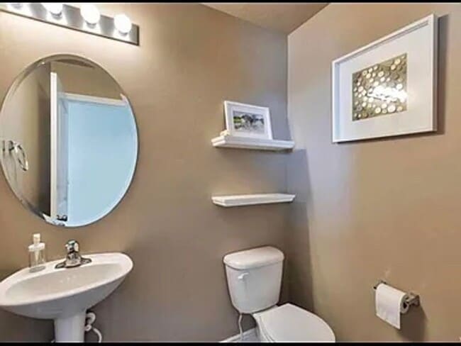 Building Photo - Spacious and Townhome Now Available!