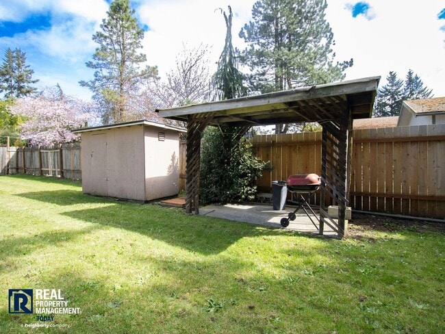 Building Photo - 7619 Douglas St W