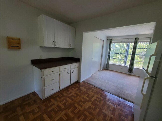 Building Photo - 2427 Rhodesian Dr