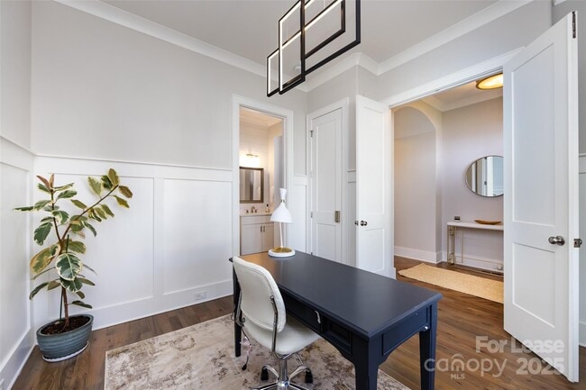 Building Photo - 1012 Rockway Dr