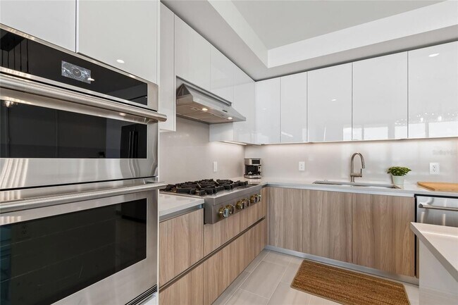 Building Photo - 400 Central Ave