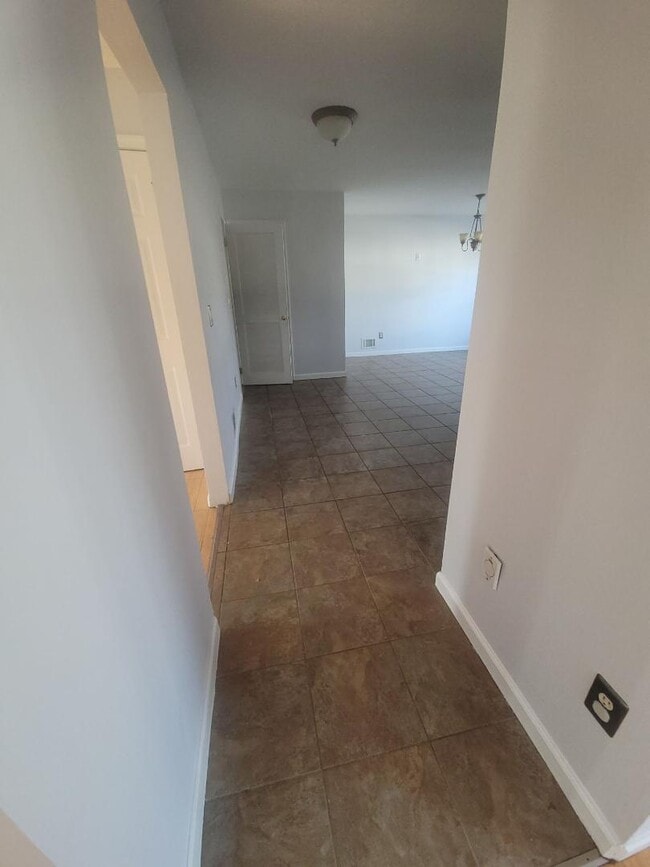 Building Photo - 1 Sunnydale Ct