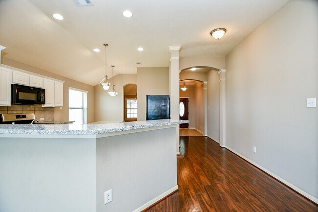 Building Photo - 2023 Manchester Crossing Dr