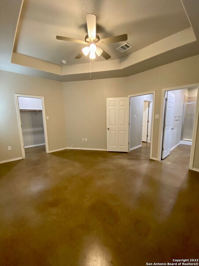 Building Photo - Come Home to Comfort & Style in Seguin!