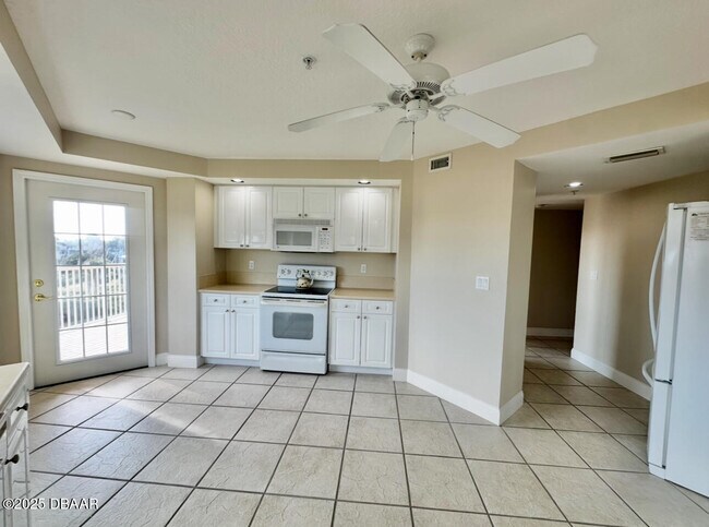 Building Photo - 4670 Links Village Dr