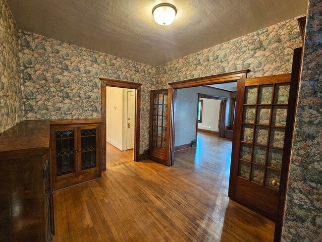Building Photo - Beautiful Home on South Hill
