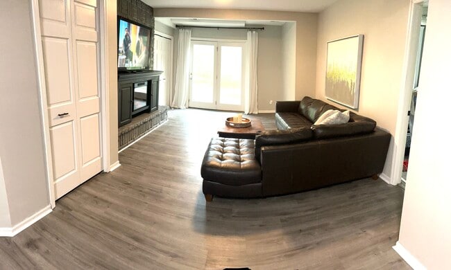 Building Photo - 17120 30th Ave N