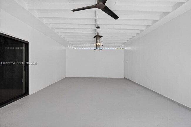 Building Photo - 1011 NW 30th Ct