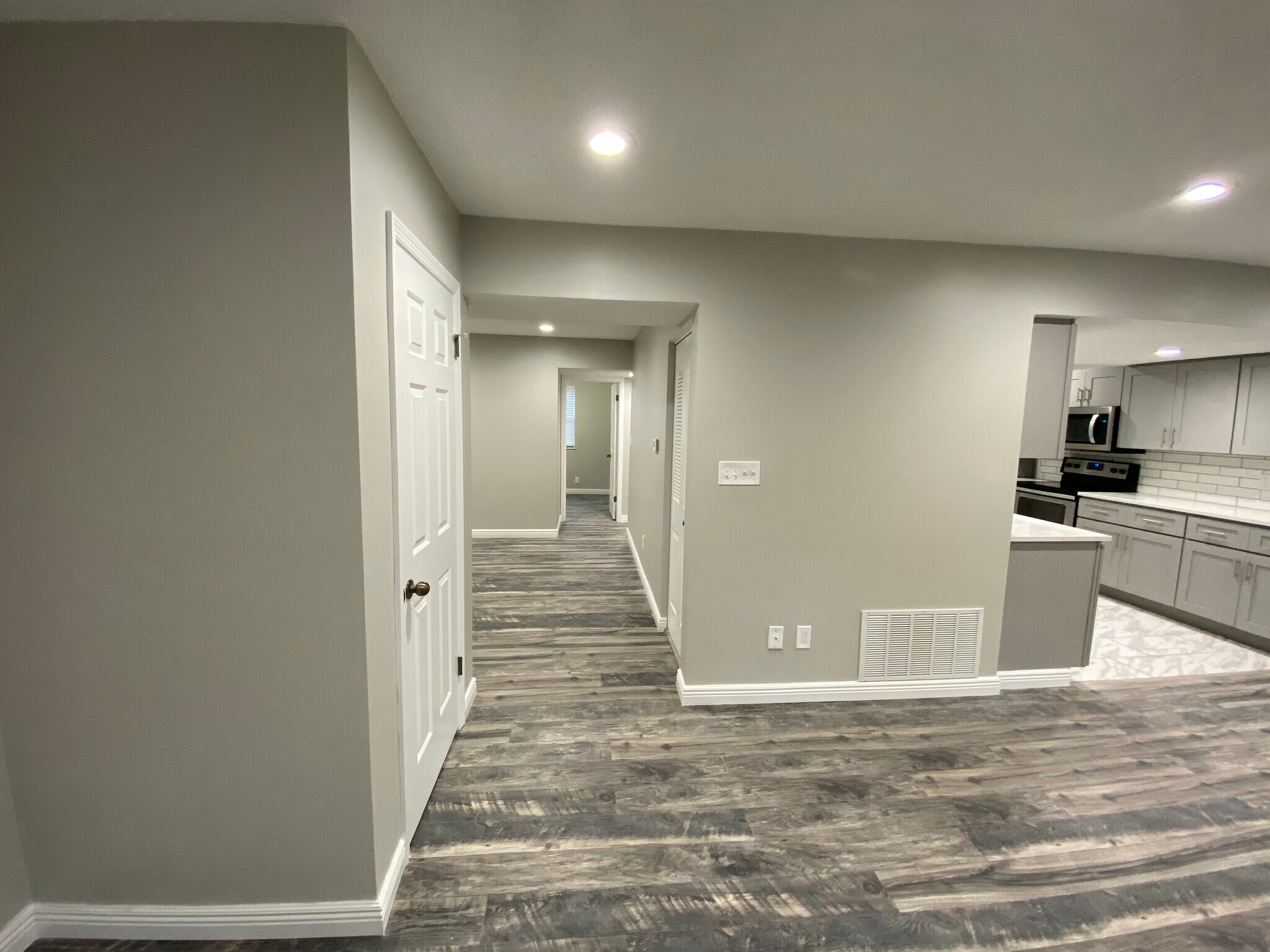 Building Photo - 9057 W Swan Cir