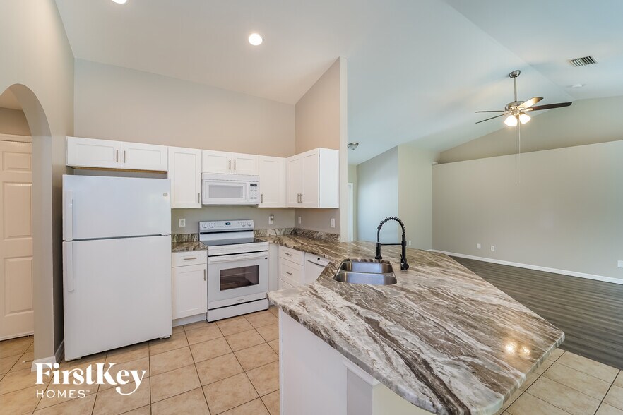 Building Photo - 1570 Waldorf Dr