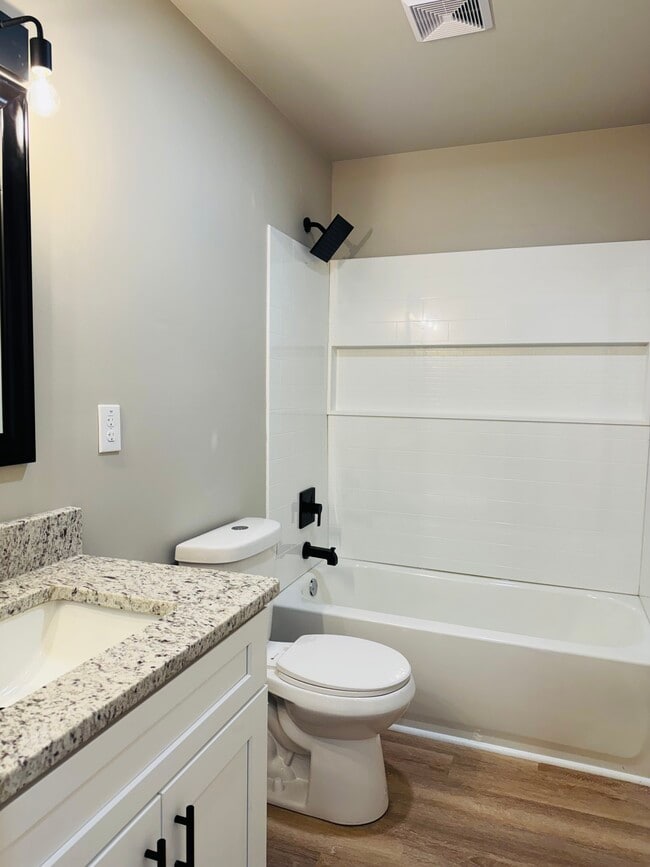 Building Photo - 2447 McAlpine Terrace