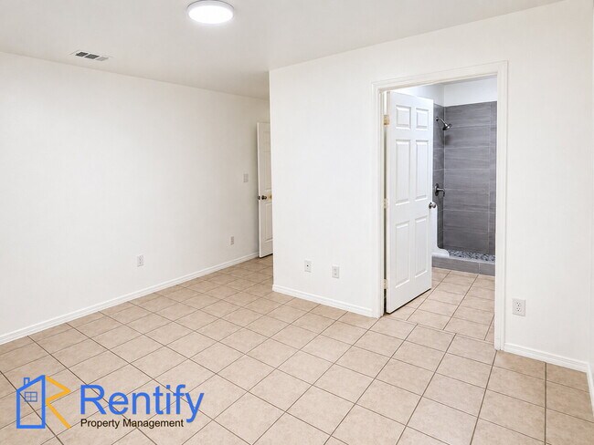 Building Photo - 3-Bed, 2-Bath in North Bakersfield – Only for $1,495