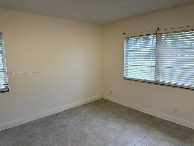 Building Photo - 1630 Embassy Dr