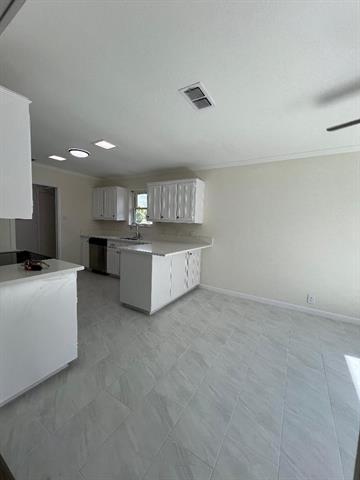 Building Photo - 1500 Hyde Park Blvd