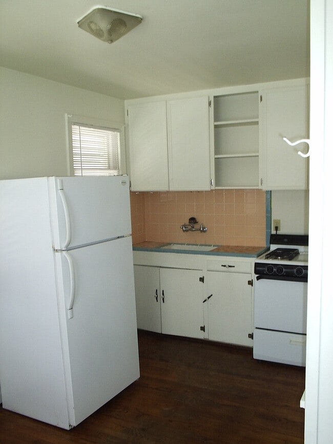 Building Photo - 1320 Postoffice St