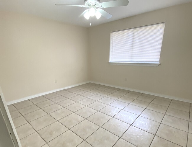 Building Photo - 8418 Valor Dr