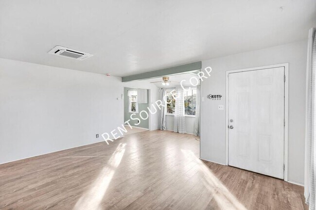 Building Photo - 1040 Flora St