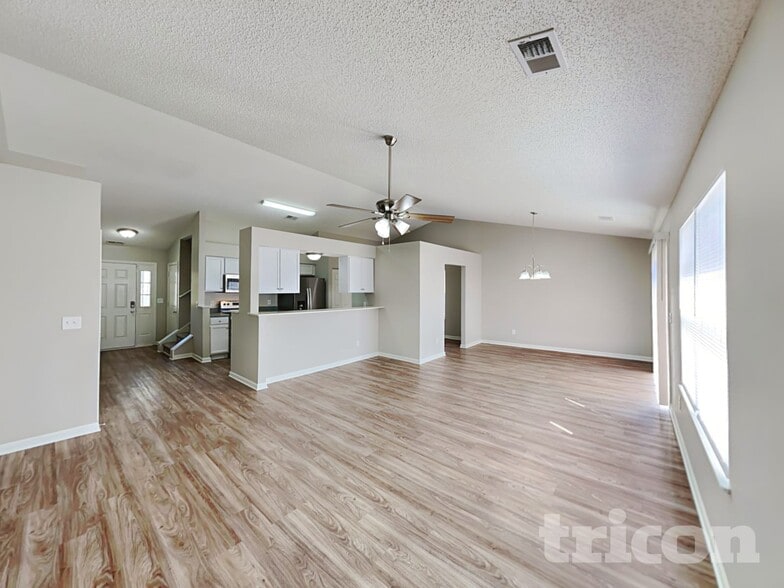 Building Photo - 721 Elderberry Ln