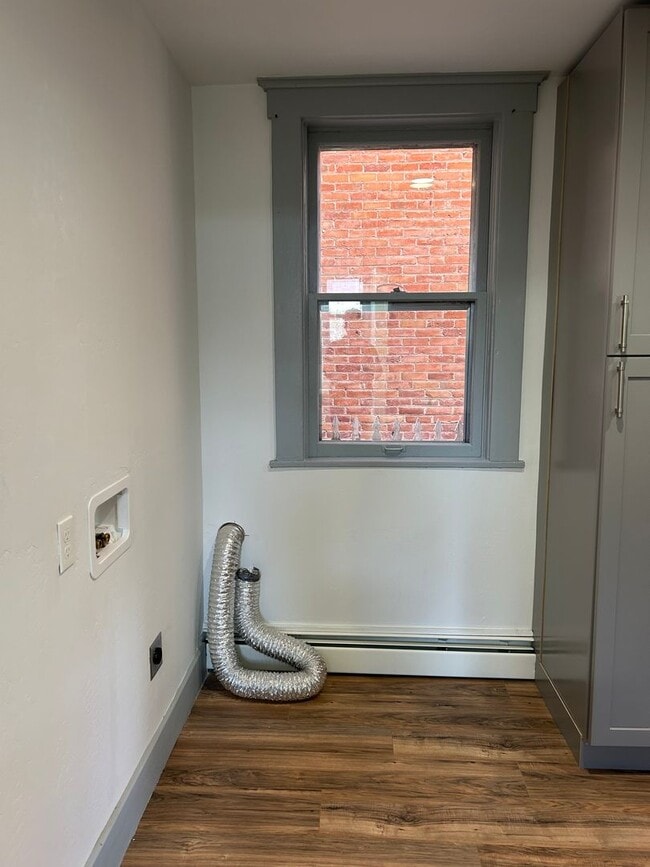 Building Photo - 1041-1045 W Galena