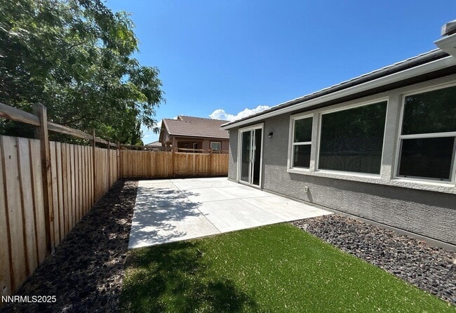 Building Photo - 3847 Serenghetti Dr