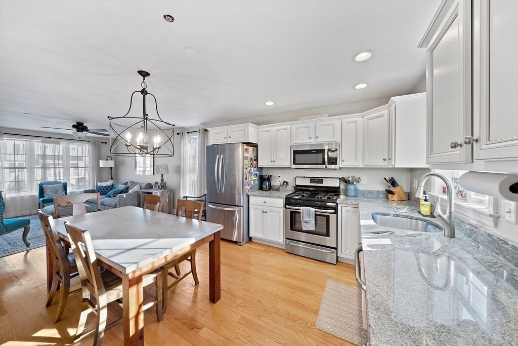 Building Photo - 1 Paradise Ln