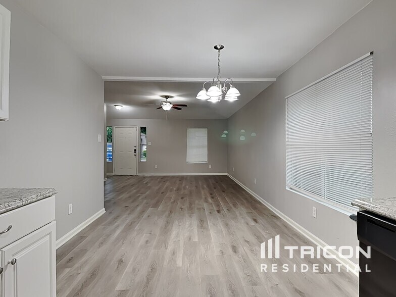 Building Photo - 12638 Burdine St