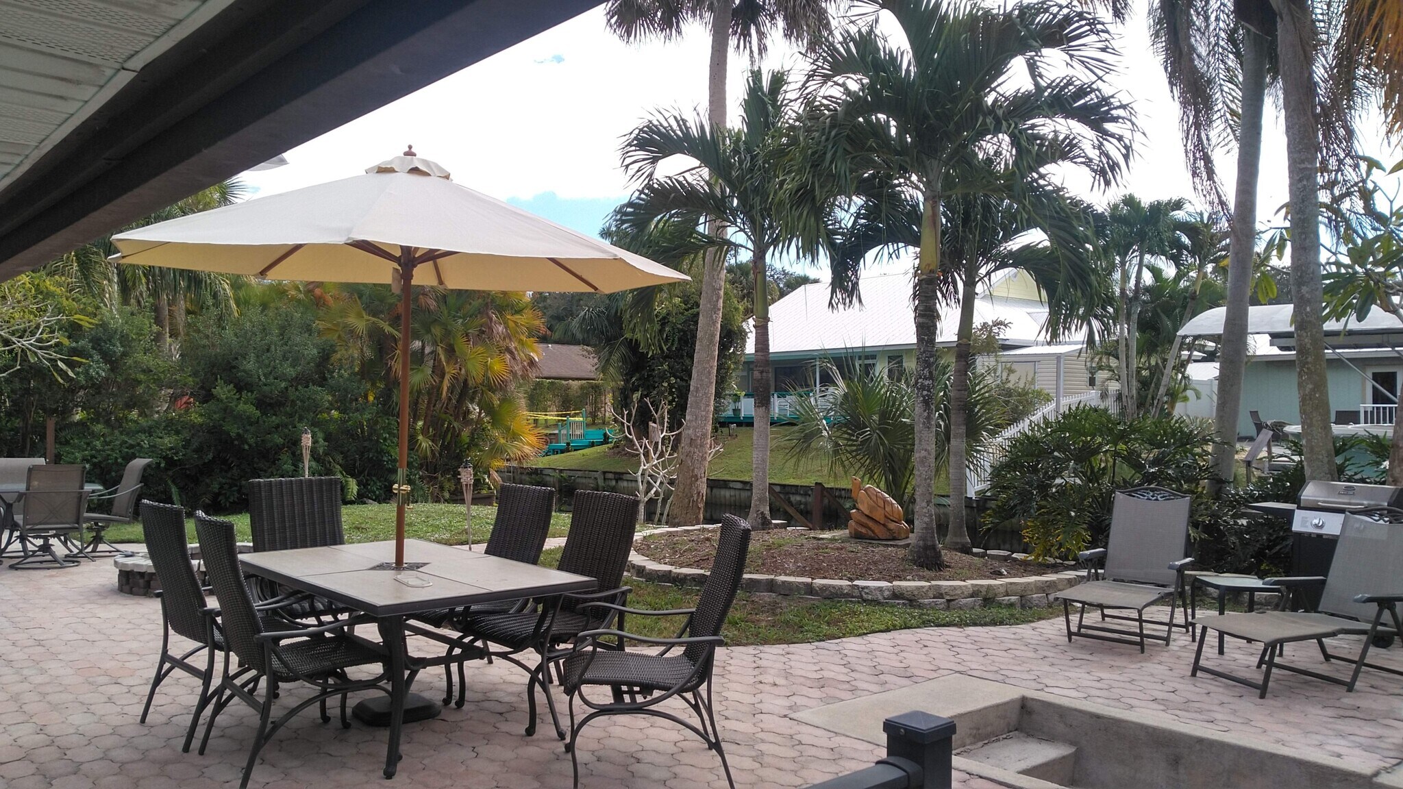 Building Photo - 755 SW Rustic Cir