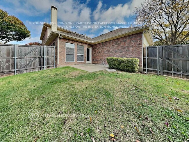 Building Photo - 1755 Cresthill Dr