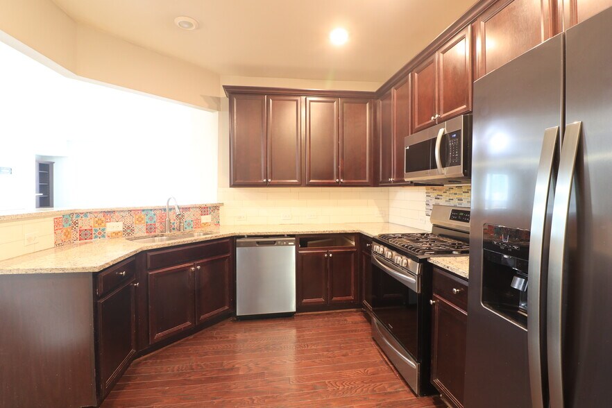 Building Photo - 7150 Post Rd