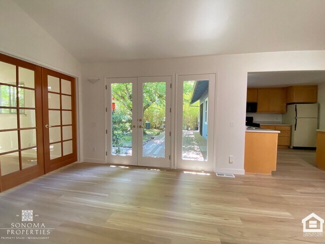 Building Photo - Inviting 3BD/2BA Home in Glen Ellen