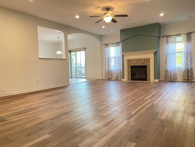 Building Photo - Spacious home in super nice neighborhood in Northwest Omaha
