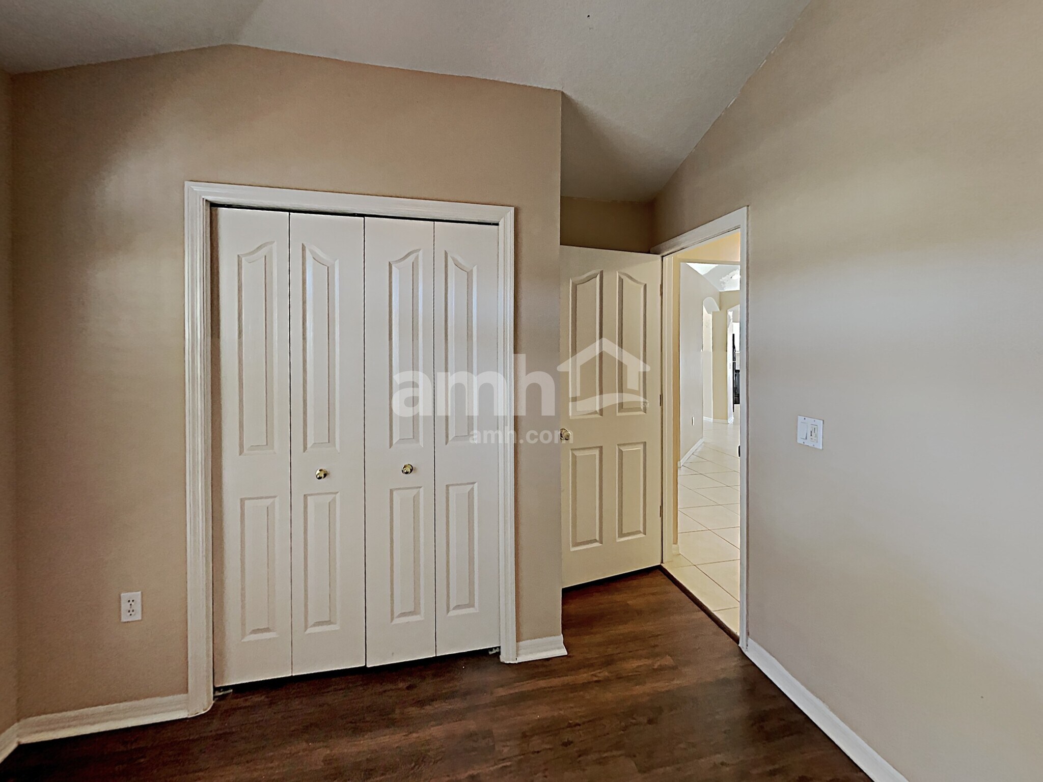 Building Photo - 16502 Lake Heather Dr