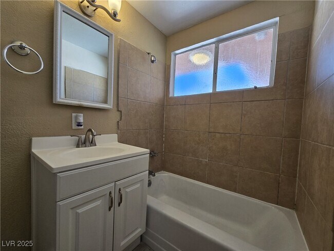 Building Photo - 713 N 18th St