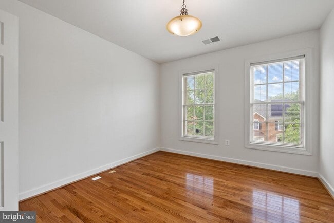 Building Photo - 1515 Regent Manor Ct