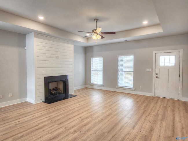 Building Photo - 102 Mississippi St