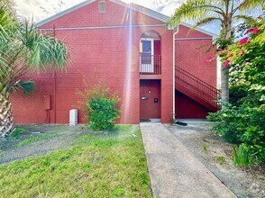 Building Photo - 1095 82nd Terrace N