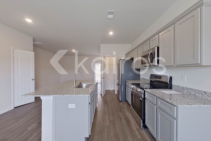 Building Photo - 2241 Banyon Cir