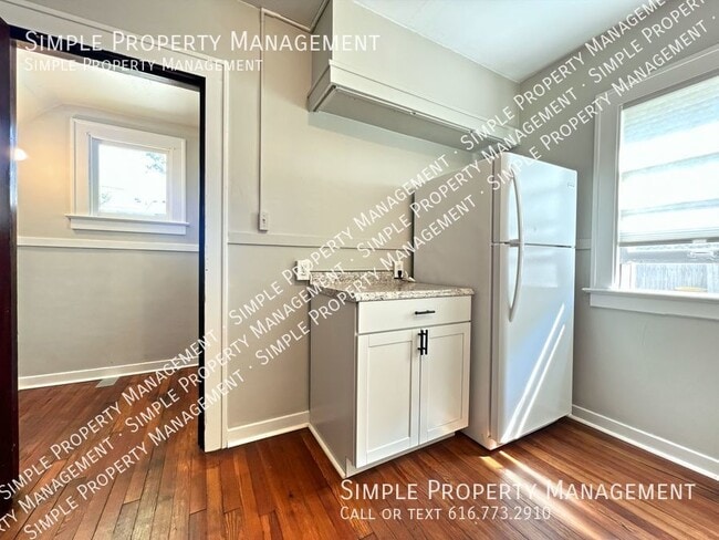 Building Photo - 737 Fulton St E