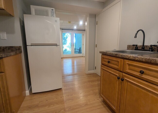 Building Photo - 25 Oakhurst Ave