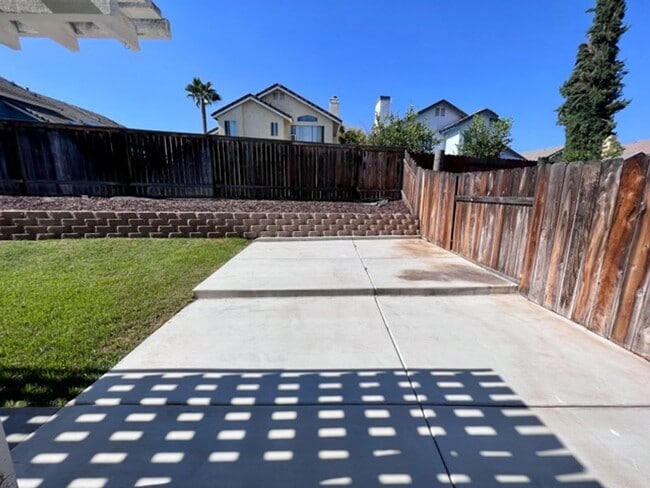 Building Photo - Coming Soon! 3 Bedroom SINGLE STORY home located in Murrieta for LEASE!