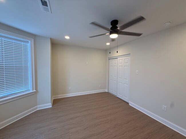 Building Photo - 1402 S 54th St