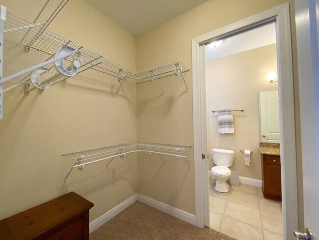 Building Photo - The Palms #102